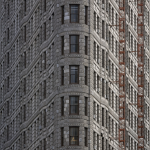 Immeuble historique avec façade en pierre détaillée