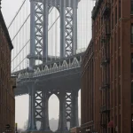 Vue Sur Le Pont De Manhattan Depuis Une Rue De Brooklyn