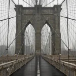 Pont de Brooklyn par temps de brouillard