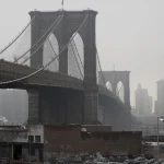 Pont de Brooklyn par temps nuageux