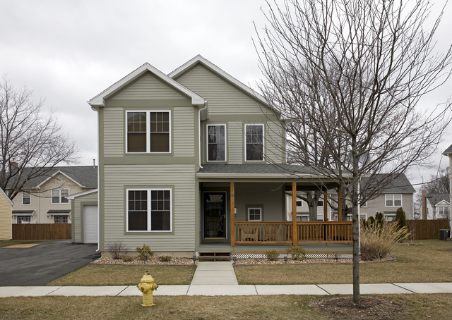 AKG1008995.webp Maison traditionnelle en banlieue – Image 1