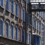 Bâtiment industriel avec passerelle en Europe