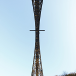 Pont métallique vu d'en dessous