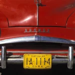 Capot d'une Voiture Classique Rouge à Cuba