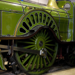 Détail d'une locomotive à vapeur verte