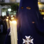 Pénitent en Procession avec Bougie