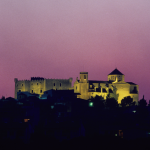 Château illuminé au crépuscule