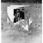 Affiche déchirée de Jésus-Christ sur mur décrépi