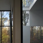 Vue intérieure et extérieure d'une maison moderne