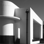 Architecture moderne en noir et blanc