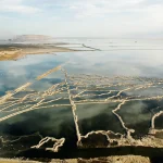 Ariel du paysage naturel avec formation saline