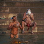 Rituel de purification dans un fleuve