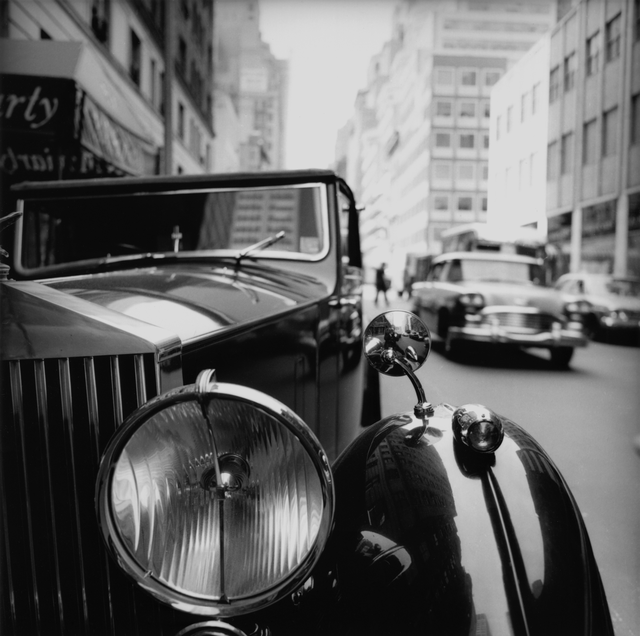 AKG1715991.webp Voitures anciennes en ville – Image 1