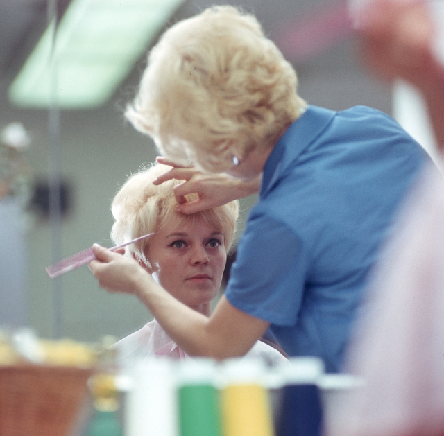 AKG1893053.webp Coiffure en salon – Image 1