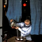 Cérémonie du thé traditionnelle dans un cadre asiatique