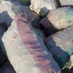 Sacs en plastique empilés