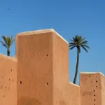 Mur de la Médina de Marrakech avec Palmiers