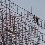 Construction sur échafaudage en hauteur