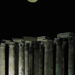 Colonne antique et pleine lune