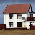 Maison en Islande avec Toit Rouge