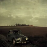 Voiture Ancienne sur Route de Campagne