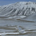 Montagnes enneigées avec vallée glacée