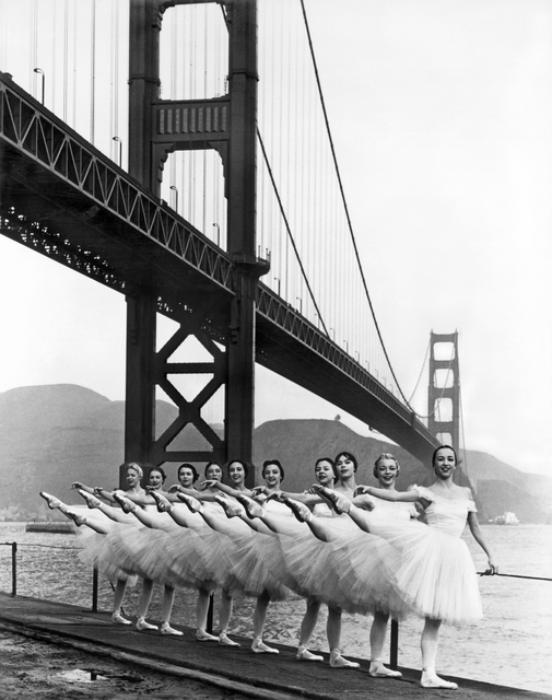 AKG2851621.webp Danseuses de Ballet devant le Golden Gate – Image 1