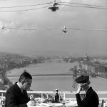 Dîner romantique en terrasse avec vue sur la rivière