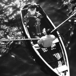 Promenade en barque sur une rivière