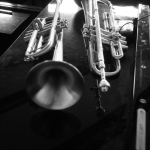 Trompettes en Noir et Blanc sur Table