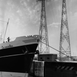 NavireLaHaciendaPassantSousDesLignesHautesTension