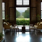 “Salon élégant avec vue sur le jardin”