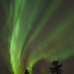Aurore Boréale dans le Ciel Étoilé
