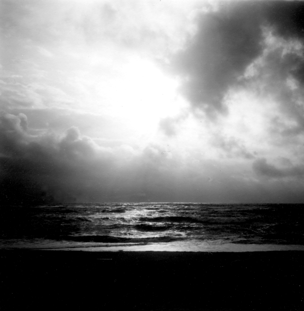 AKG3802331.webp Coucher de soleil dramatique sur l'océan – Image 1