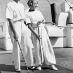 Partie de golf sur le pont d'un bateau