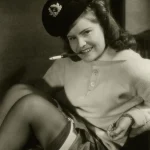 Femme au chapeau avec cigarette