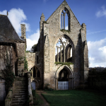 Ruines d'une ancienne église gothique en pierre