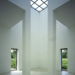 Intérieur moderne avec puits de lumière
