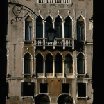 Façade d'un bâtiment historique à Venise