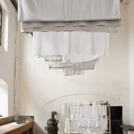 Salle de Séchage de Linge dans un Intérieur Rustique