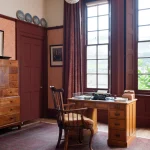 Bureau vintage avec machine à écrire