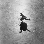 Patineuse en Mouvement sur la Glace