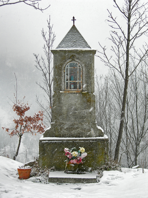 AKG4469113.webp Monument en hiver couvert de neige – Image 1