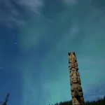 Totem sous Aurore Boréale