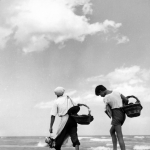 Marchands de plage au bord de la mer
