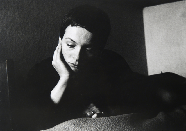 AKG4902442.webp Portrait d'une femme pensant – Image 1