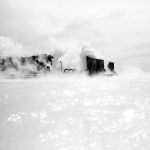 Usine industrielle émettant de la vapeur