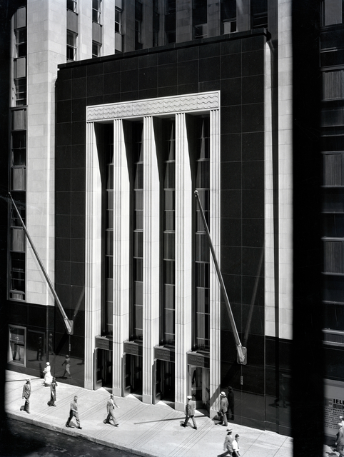 AKG5366642.webp Entrée d'un immeuble d'affaires moderne – Image 1