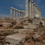 Ruines de l'Acropole antique sous un ciel bleu