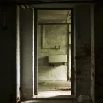 Vieille Buanderie Abandonnée Avec Évier